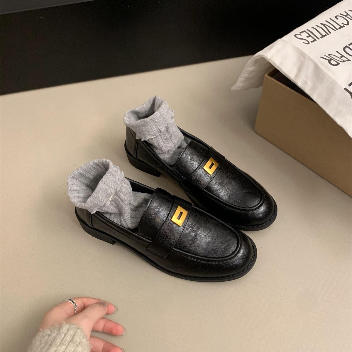 Черные кожаные туфли женские в британском стиле, весна-осень, новые ретро туфли с круглым носком в студенческом стиле, на толстом каблуке, с одной педалью 39
Черные кожаные туфли женские в британском стиле, весна-осень, новые ретро туфли с круглым носком в студенческом стиле, на толстом каблуке, с одной педалью 39