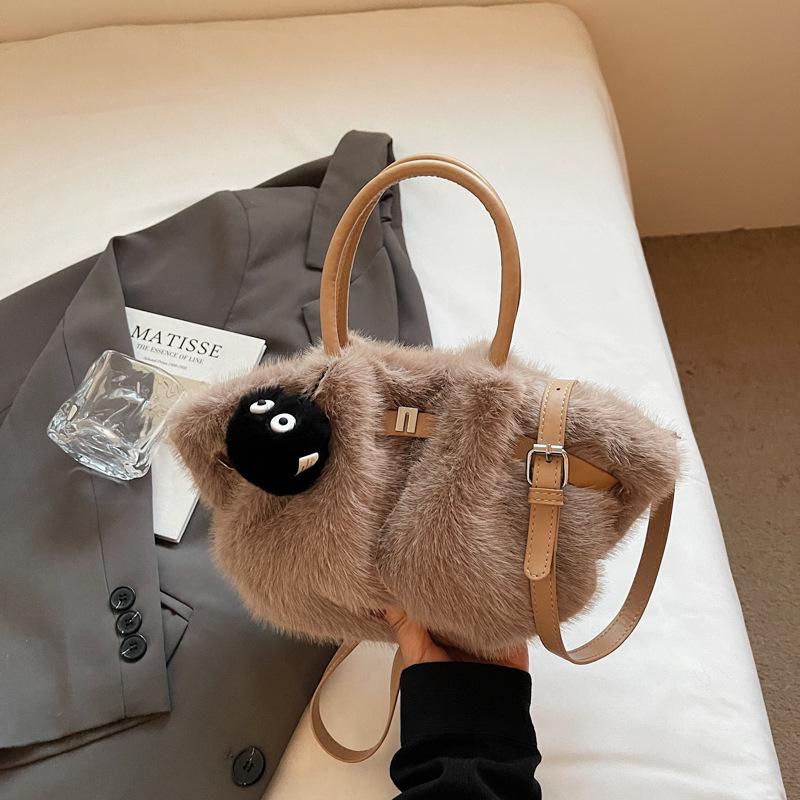 Autumn new plush bucket bag trend Korean niche simple shoulder messenger bag large capacity bag коричневый
Autumn new plush bucket bag trend Korean niche simple shoulder messenger bag large capacity bag коричневый