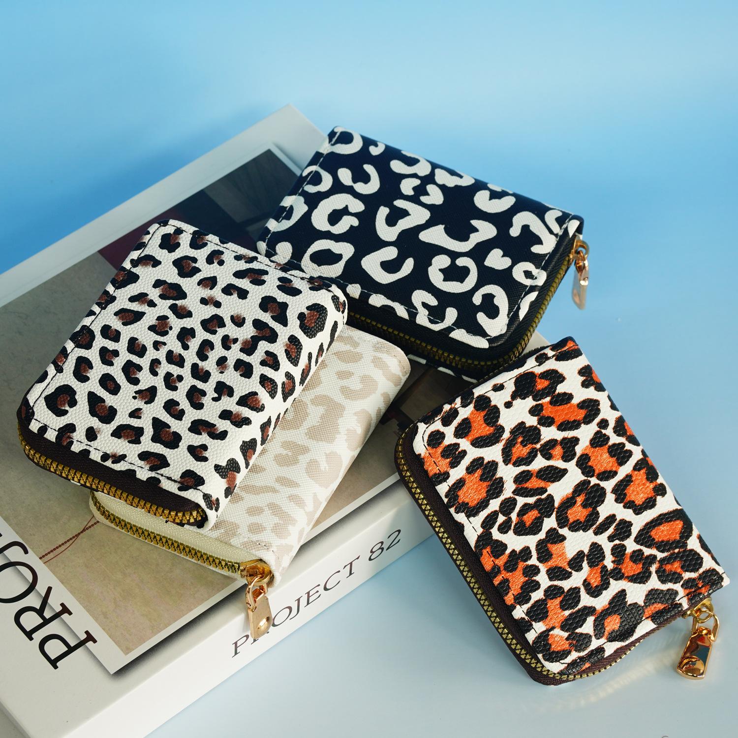 Personalized leopard print card bag, multi-functional change bag, organ-style small and exquisite large-capacity card holder, credit card holder.
Personalized leopard print card bag, multi-functional change bag, organ-style small and exquisite large-capacity card holder, credit card holder.