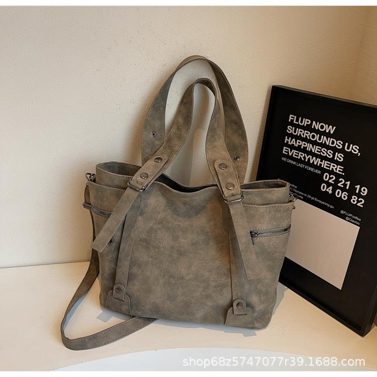 2025 New British Ladies Bag Large Capacity Retro Women s Bag Casual Commuter Tote Shoulder Crossbody Handbag Tide хаки
2025 New British Ladies Bag Large Capacity Retro Women s Bag Casual Commuter Tote Shoulder Crossbody Handbag Tide хаки