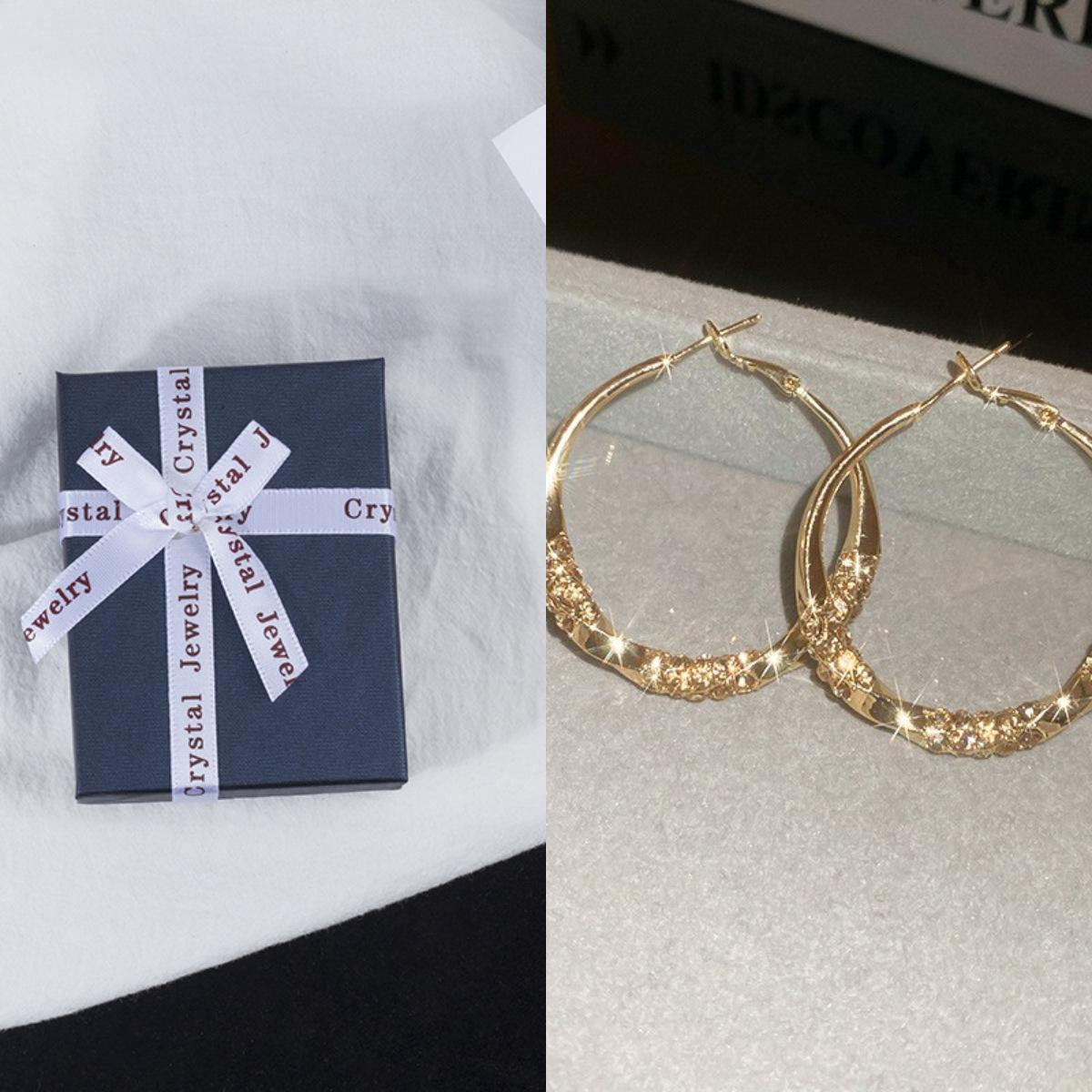 Elegant Twisted Rhinestone Hoop Earrings Luxury Statement Ear Cuffs New Arrival Fashion Jewelry
Elegant Twisted Rhinestone Hoop Earrings Luxury Statement Ear Cuffs New Arrival Fashion Jewelry