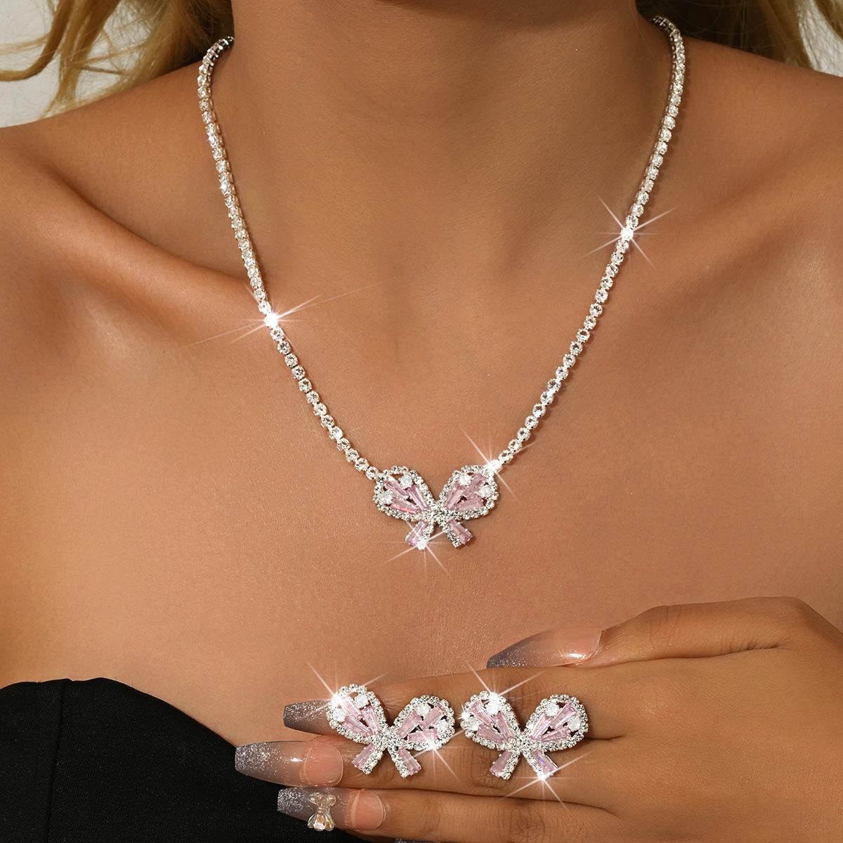 2026 Necklace Fairy Collarbone Chain Femininity Versatile Pendant Niche Design Bow Zircon Neck Chain Stud Earrings Set 45CM
2026 Necklace Fairy Collarbone Chain Femininity Versatile Pendant Niche Design Bow Zircon Neck Chain Stud Earrings Set 45CM