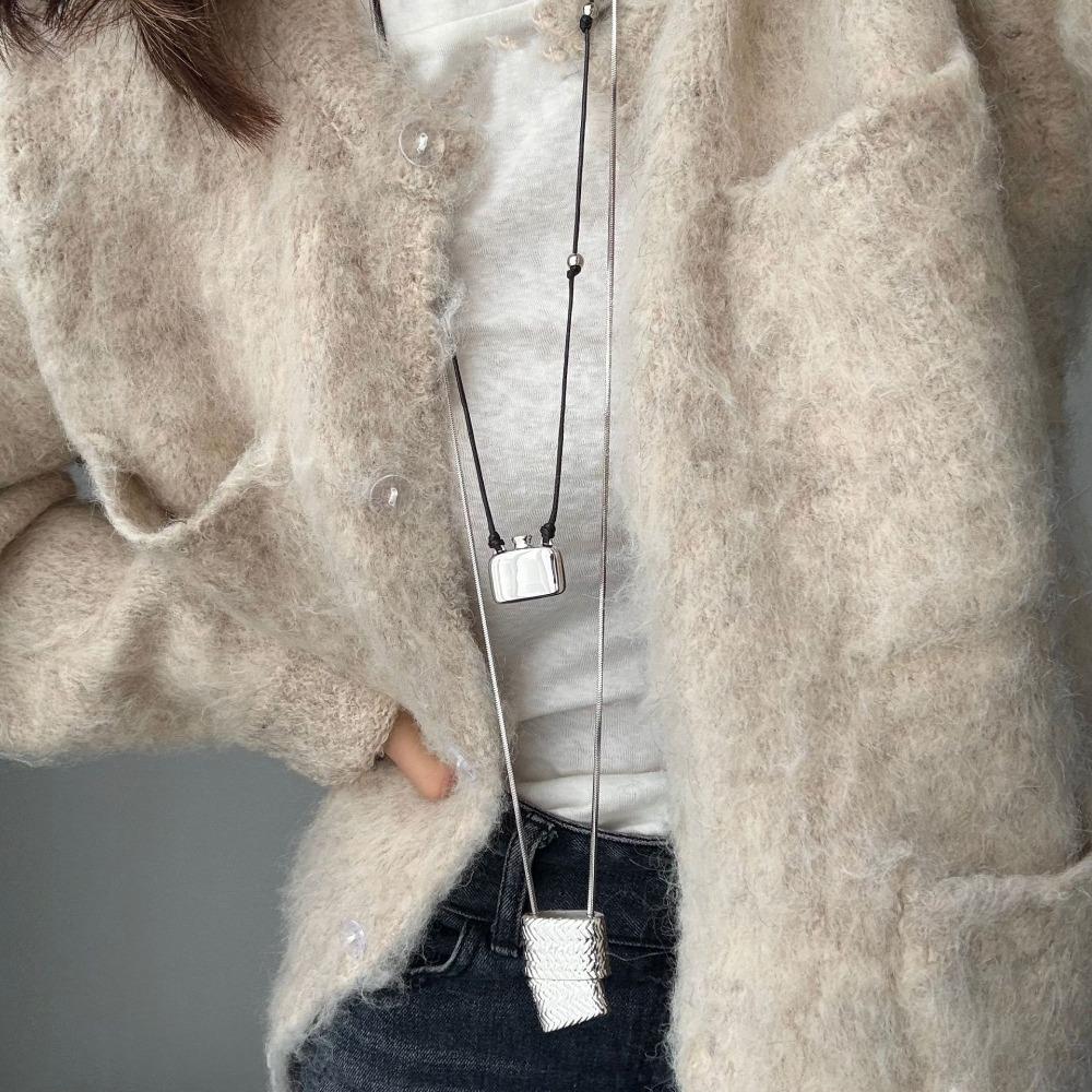 Elegant Square Bottle Neck Chain Temperament Bottle Pendant Necklace Long Sweater Chain Lady Style 6
Elegant Square Bottle Neck Chain Temperament Bottle Pendant Necklace Long Sweater Chain Lady Style 6