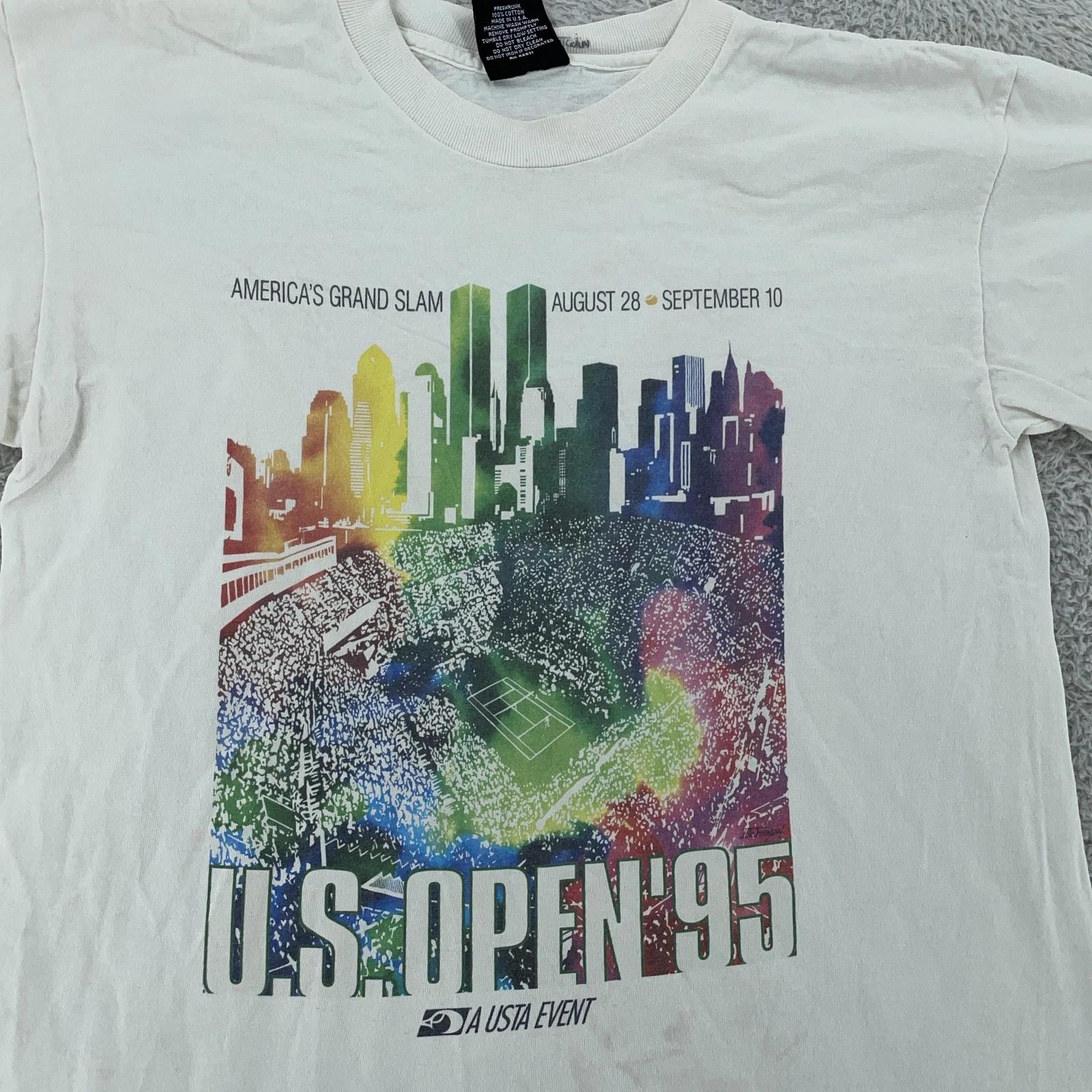 Vintage 1995 US Open New York City T-Shirt BOXY XS Rainbow Skyline Tennis 90s 4XL
Vintage 1995 US Open New York City T-Shirt BOXY XS Rainbow Skyline Tennis 90s 4XL