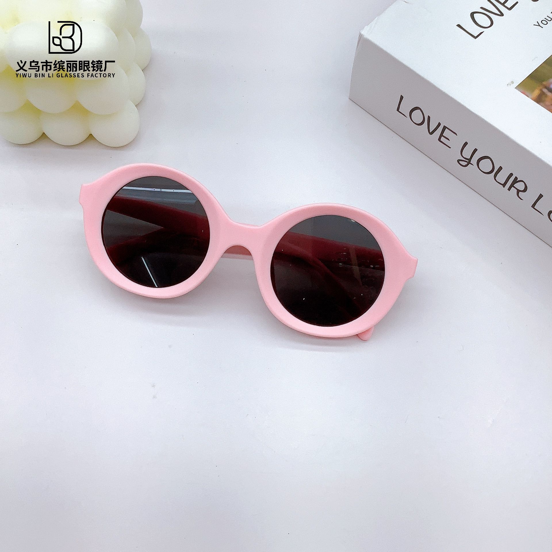 Детские солнцезащитные очки Pc Retro Fashion Sunshade Sunscreen Baby Cute Candy Color Sunglasses Tide
Детские солнцезащитные очки Pc Retro Fashion Sunshade Sunscreen Baby Cute Candy Color Sunglasses Tide