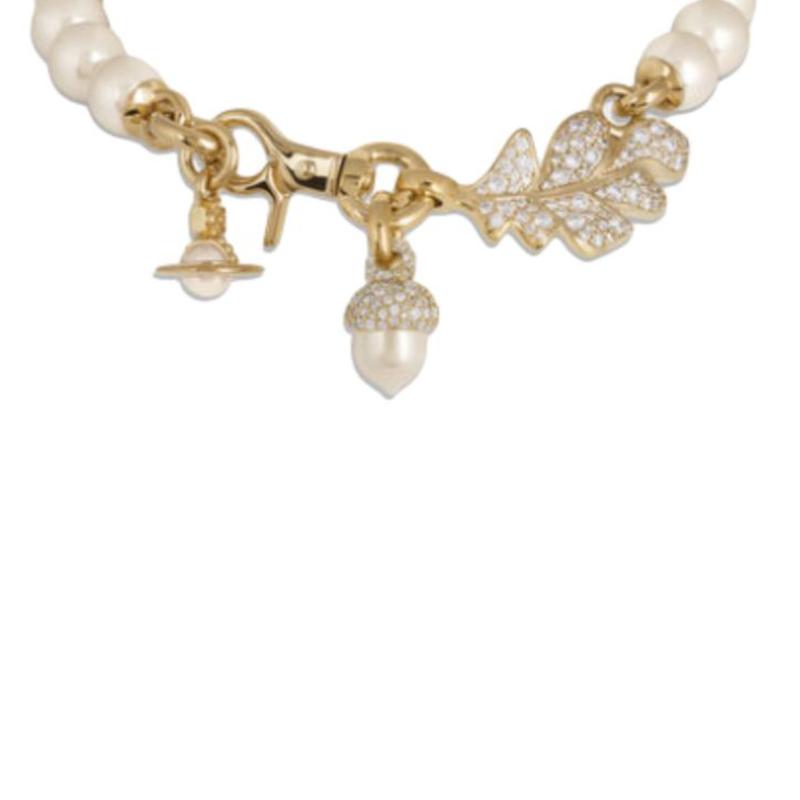 Vivienne Westwood Acorn And Leaf Pattern Brass Necklace Women necklace Gold Cream 63010146-02R657 Basic Packaging-Dust Bag+Box
Vivienne Westwood Acorn And Leaf Pattern Brass Necklace Women necklace Gold Cream 63010146-02R657 Basic Packaging-Dust Bag+Box