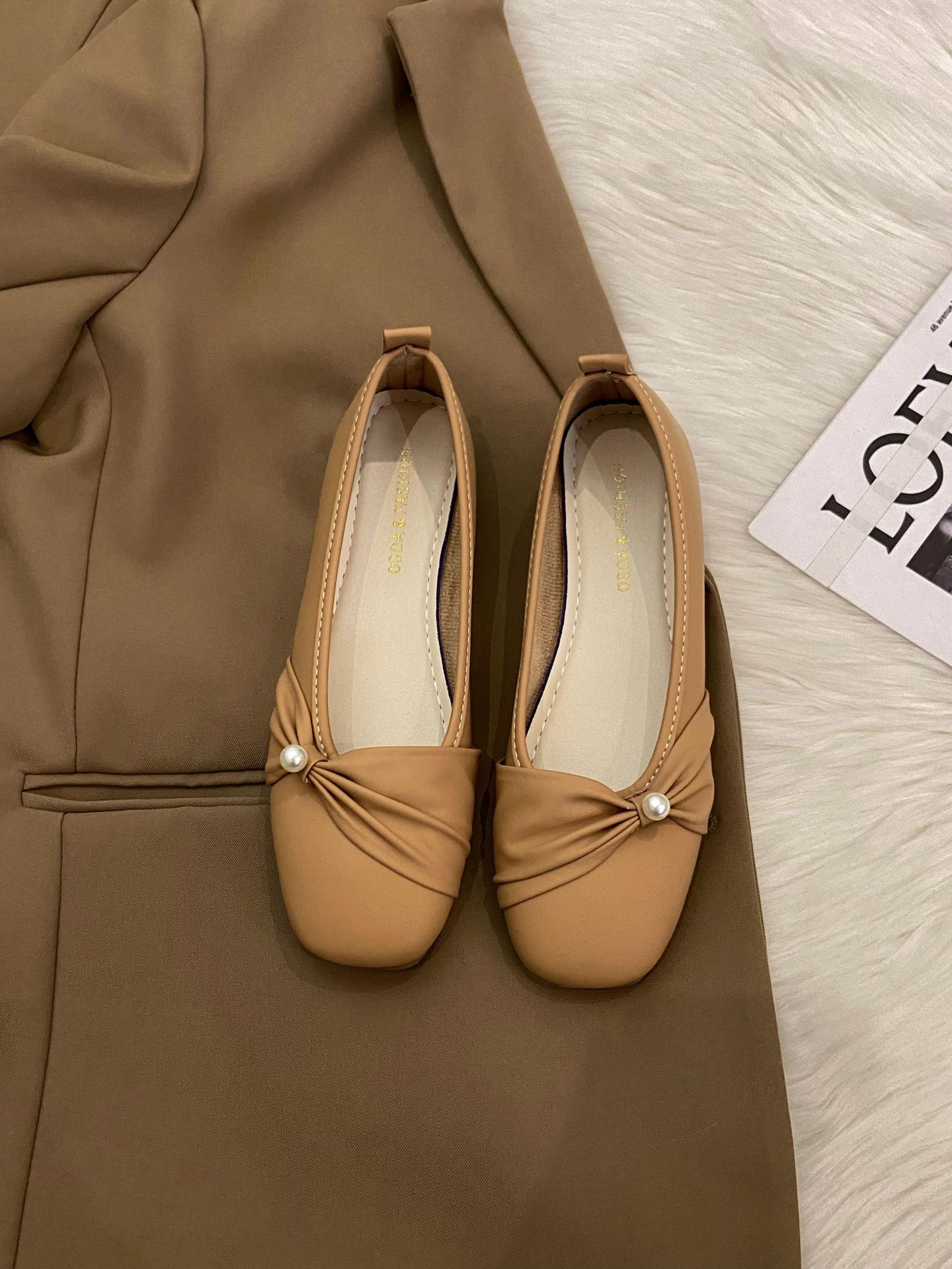 Женские туфли-лодочки на плоской подошве из мягкой кожи, модные, универсальные, на одном ремешке Мэри Джейн 40 абрикосовый
Женские туфли-лодочки на плоской подошве из мягкой кожи, модные, универсальные, на одном ремешке Мэри Джейн 40 абрикосовый