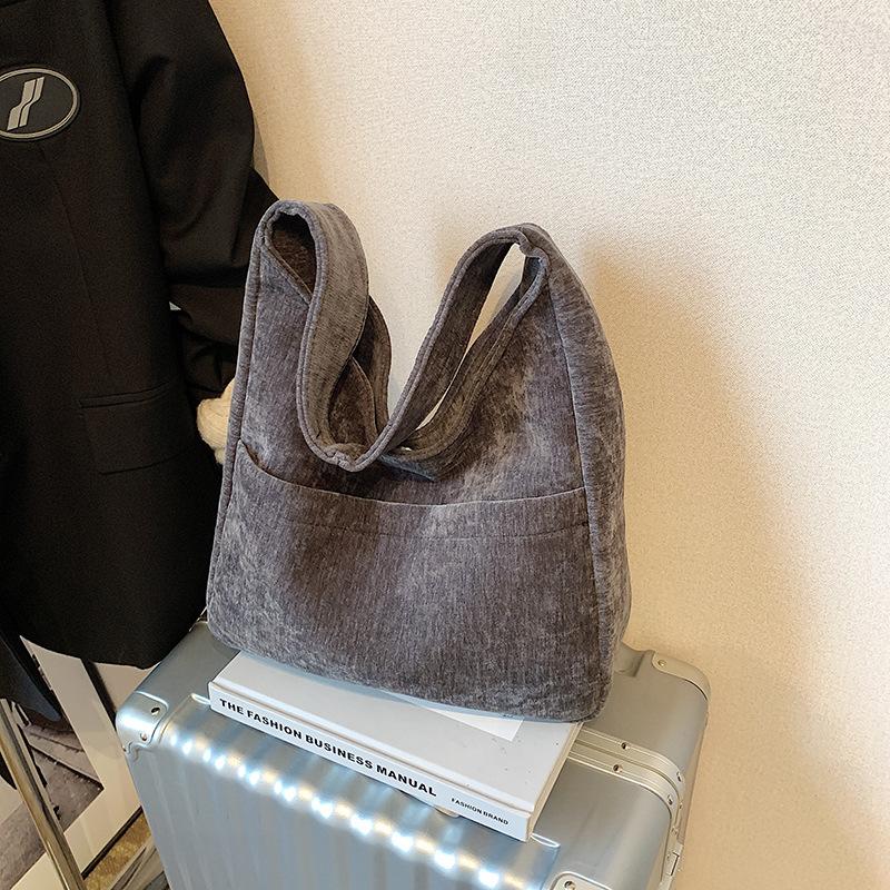 Lazy wind tote bag women s new autumn and winter retro work commuter shoulder bag versatile tote bag No specifications сірий колір
Lazy wind tote bag women s new autumn and winter retro work commuter shoulder bag versatile tote bag No specifications сірий колір