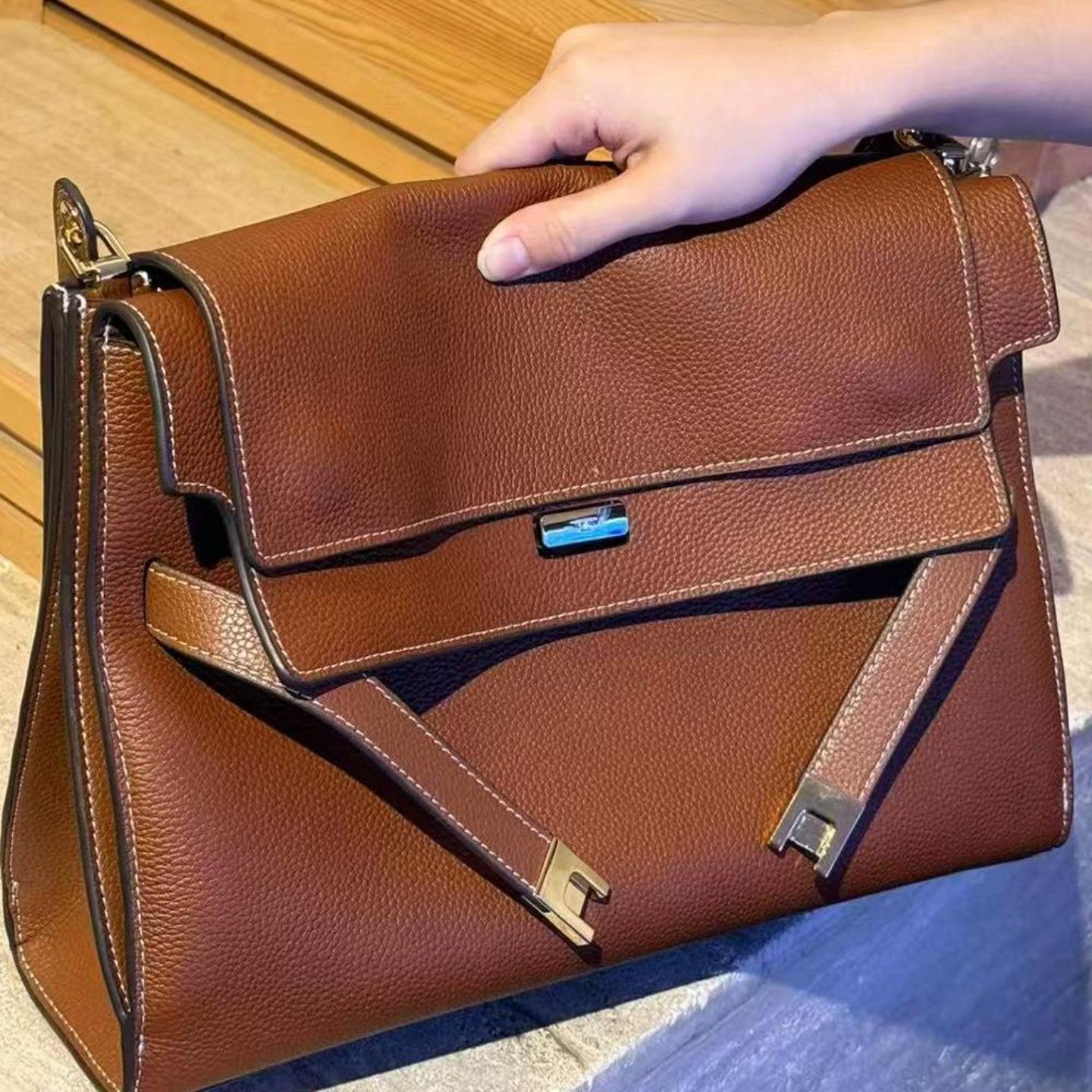 25 Early New TB Le Manhattan Bag Retro Frosted Suede Tote With Layered Cowhide Shoulder 31.5x11x21.5cm
25 Early New TB Le Manhattan Bag Retro Frosted Suede Tote With Layered Cowhide Shoulder 31.5x11x21.5cm