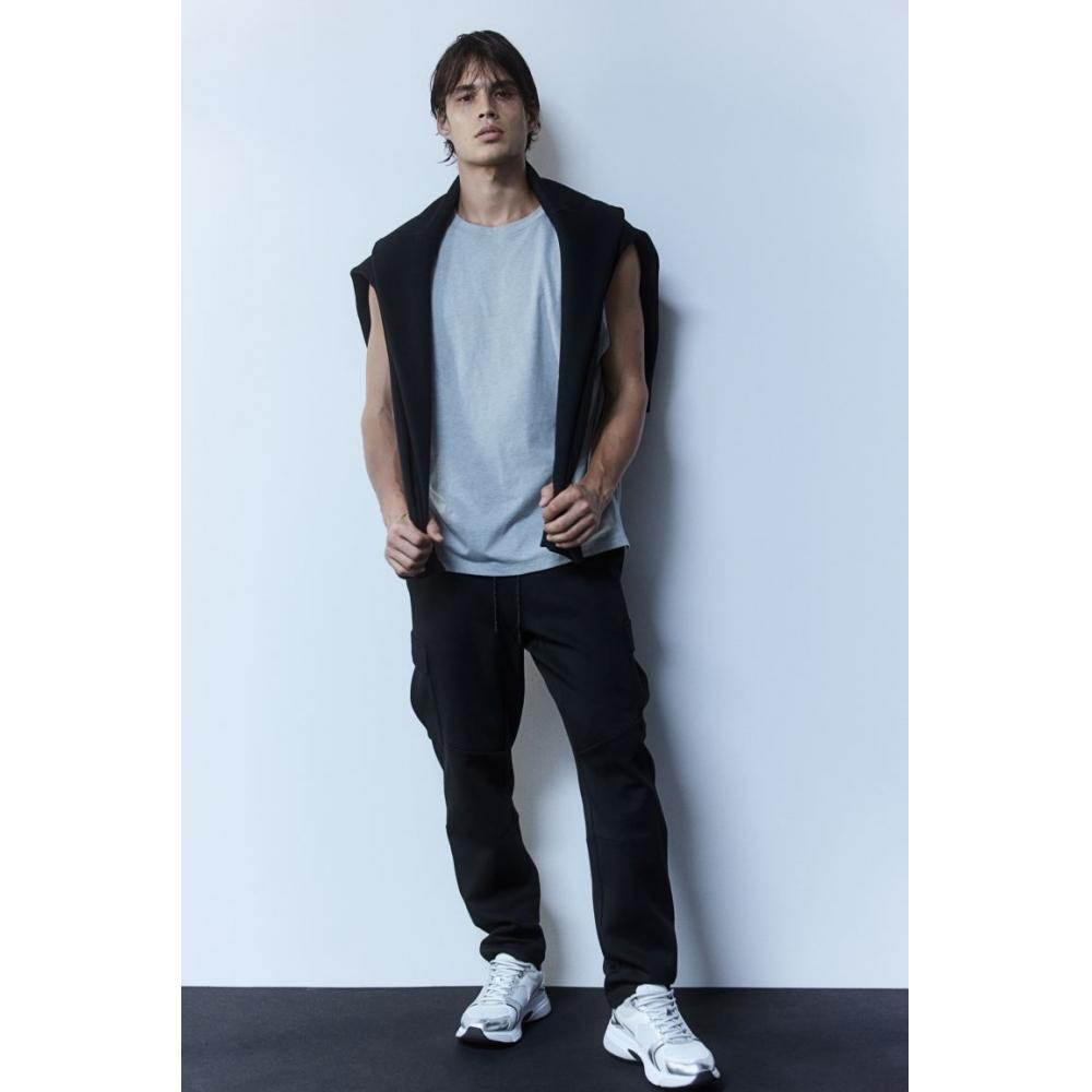 Брюки-джоггеры HM Sports Cargo, черные S
Брюки-джоггеры HM Sports Cargo, черные S