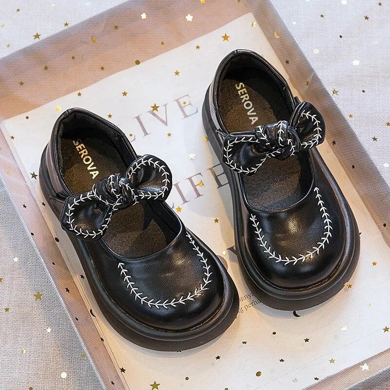 Обувь для маленьких девочек, детские туфли на плоской подошве из искусственной лакированной кожи, детские модельные туфли, мягкие, милые, милые принцессы с бантом-бабочкой, новинка 27 чёрный
Обувь для маленьких девочек, детские туфли на плоской подошве из искусственной лакированной кожи, детские модельные туфли, мягкие, милые, милые принцессы с бантом-бабочкой, новинка 27 чёрный