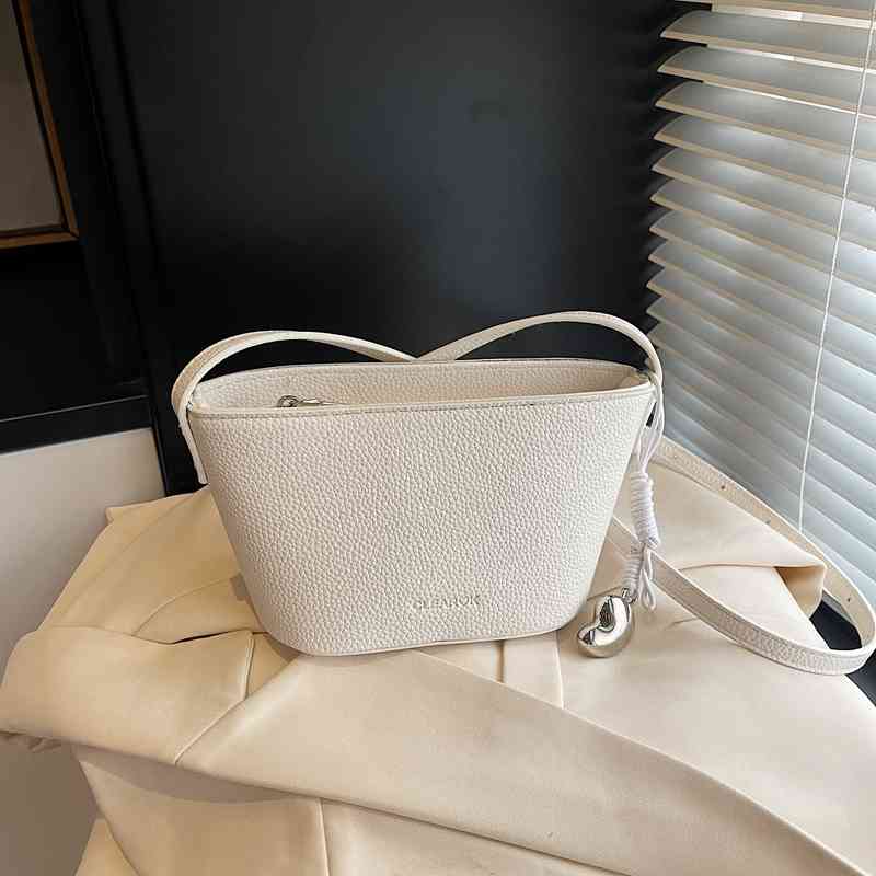 Fashi Red Bucket Handbag French Texture PU Small Crossbody Bags Summer Women s Simple Versatile One Shoulder Bag Mini(Max Length<20cm) бежевый
Fashi Red Bucket Handbag French Texture PU Small Crossbody Bags Summer Women s Simple Versatile One Shoulder Bag Mini(Max Length<20cm) бежевый