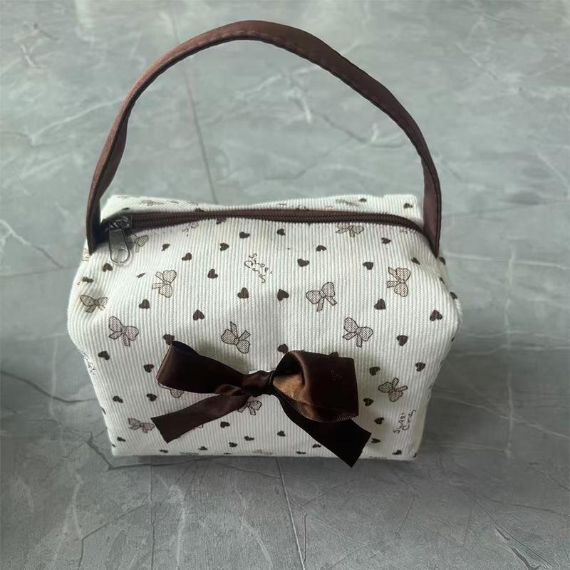 Fashion Floral Print Makeup Bag New Bow-decorated Toilet Bag Portable Thickened Handbag Color-blocking Design Women s Travel Bag бежевый
Fashion Floral Print Makeup Bag New Bow-decorated Toilet Bag Portable Thickened Handbag Color-blocking Design Women s Travel Bag бежевый