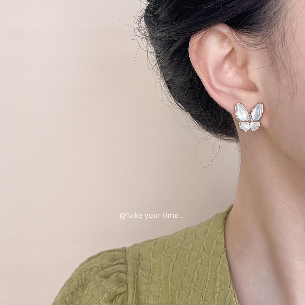 White mother-of-pearl fashionable, elegant, high-quality, 14K simple and sweet butterfly stud earrings, female shell earrings
White mother-of-pearl fashionable, elegant, high-quality, 14K simple and sweet butterfly stud earrings, female shell earrings