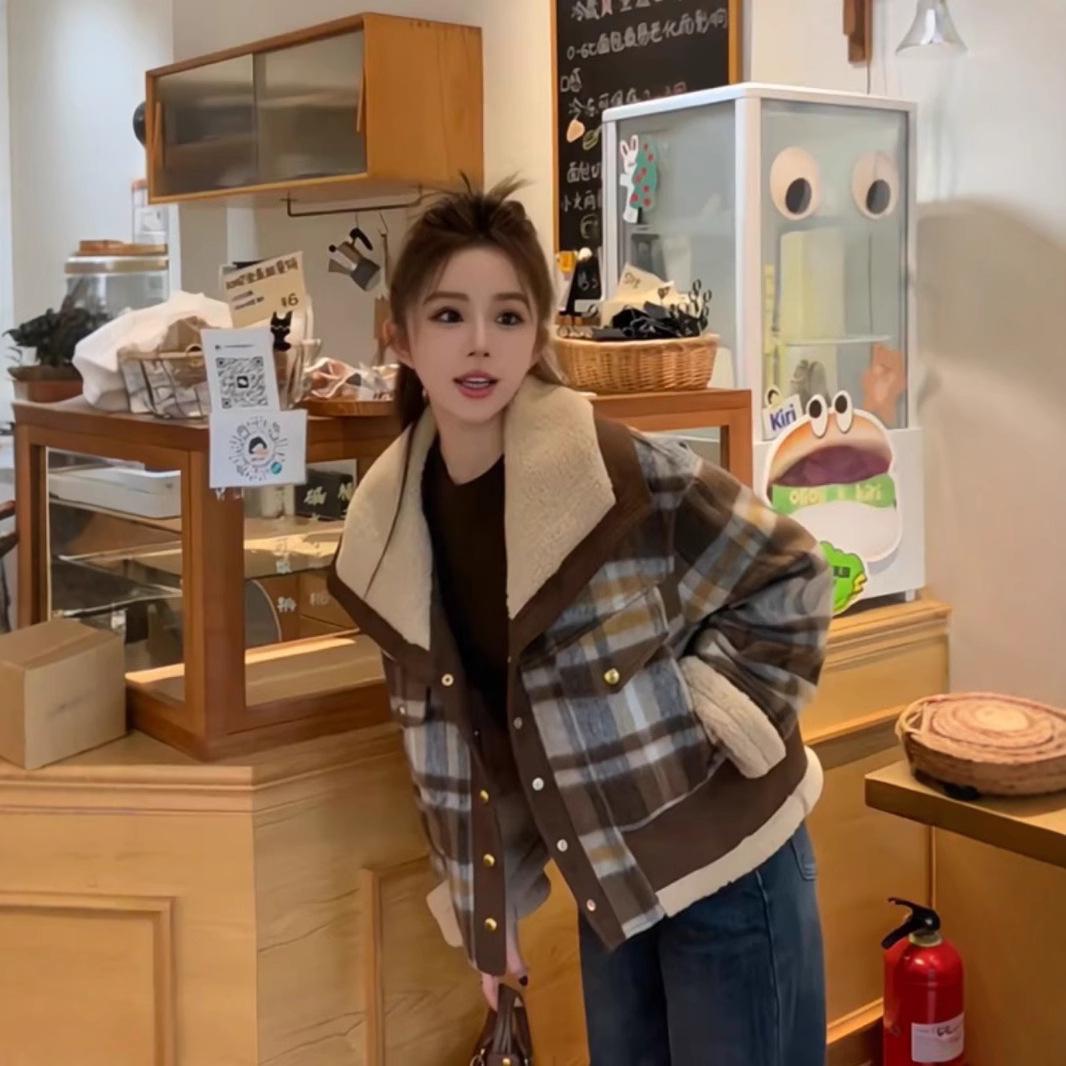 Women s Korean Style Plaid Lamb Wool Cotton Jacket - 2024 Winter New Loose Thickened Color Block Short Coat. Medium
Women s Korean Style Plaid Lamb Wool Cotton Jacket - 2024 Winter New Loose Thickened Color Block Short Coat. Medium