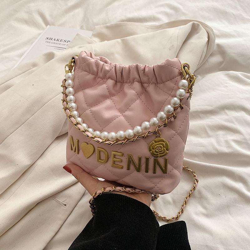Stylish Pearl Chain Handbag For Girls Fashionable Crossbody Bag For Kids рожевий
Stylish Pearl Chain Handbag For Girls Fashionable Crossbody Bag For Kids рожевий