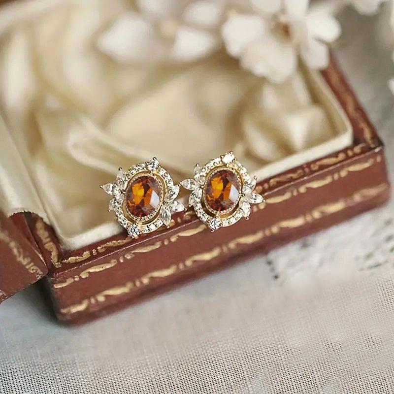 New Palace Art Zircon Earrings for Women, Elegant and Grand, Classical and Fashionable, with A Sense of Design and Decoration
New Palace Art Zircon Earrings for Women, Elegant and Grand, Classical and Fashionable, with A Sense of Design and Decoration