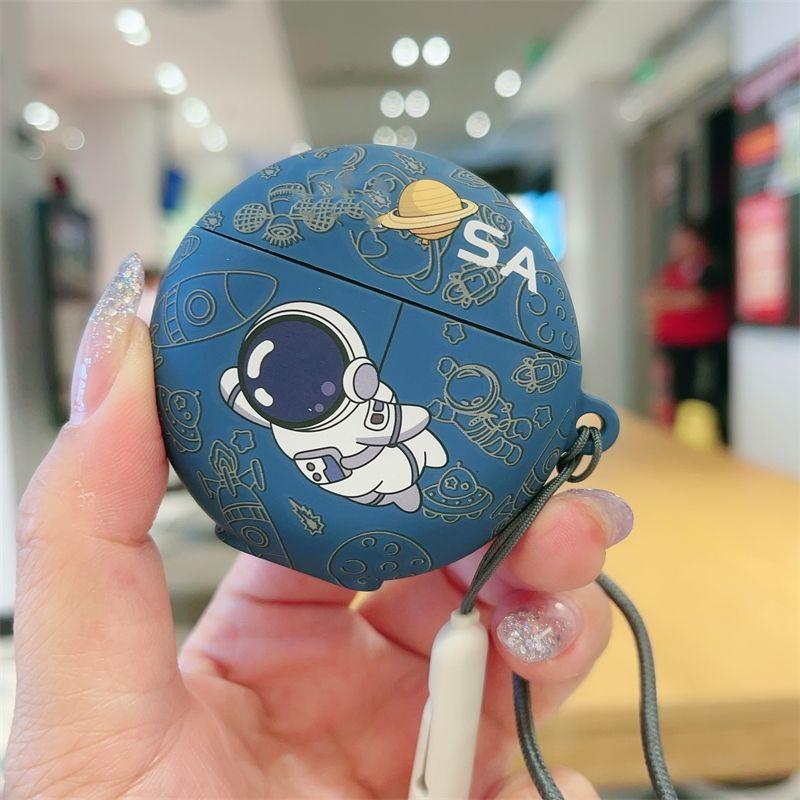 Bluetooth Headset Case 5i/6i Shatter-resistant Silicone Soft Case Freebudspro3/Pro4 Protective Case 4e Personality Fashion Brand SE2/SE3 Couple Clip freebuds se2 Blue Flying Astronaut
Bluetooth Headset Case 5i/6i Shatter-resistant Silicone Soft Case Freebudspro3/Pro4 Protective Case 4e Personality Fashion Brand SE2/SE3 Couple Clip freebuds se2 Blue Flying Astronaut