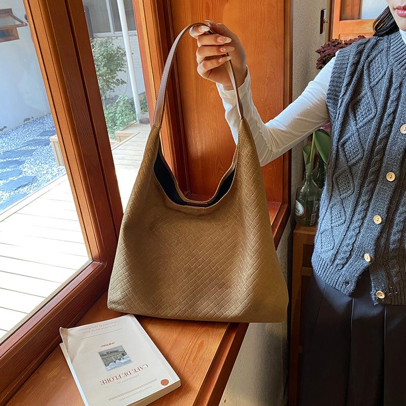 Tote bag women s 2025 new large-capacity commuter bag versatile simple shoulder bag shopping bag 34*10*36 хаки
Tote bag women s 2025 new large-capacity commuter bag versatile simple shoulder bag shopping bag 34*10*36 хаки