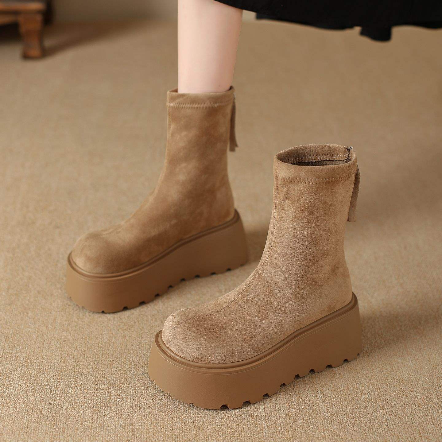 Коричневые ботинки Мартин женские 2025 новая осень супер огонь толстая подошва увеличивающие рост модные универсальные маленькие ботинки-маффины 40 хаки
Коричневые ботинки Мартин женские 2025 новая осень супер огонь толстая подошва увеличивающие рост модные универсальные маленькие ботинки-маффины 40 хаки