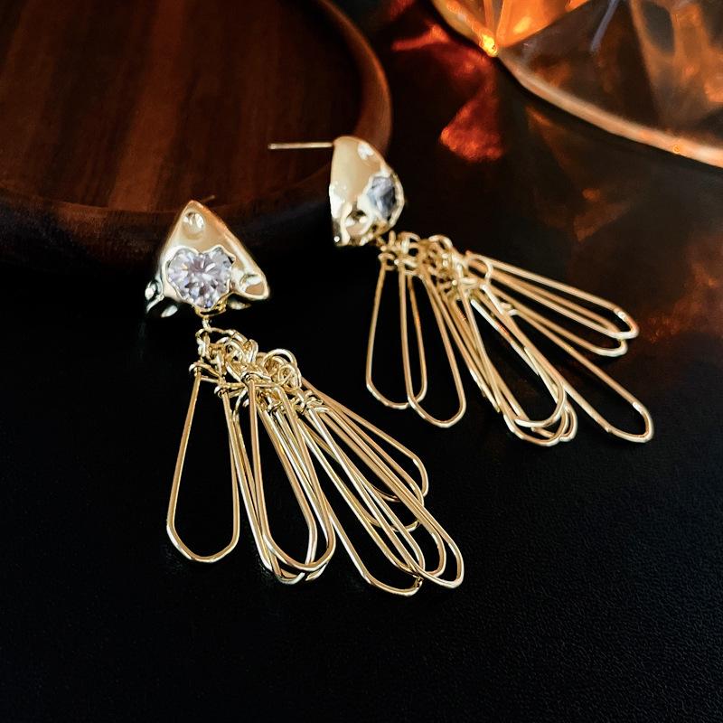 Серьги-кисточки «Серебряная игла» - Модные длинные висячие серьги в изысканном стиле
Серьги-кисточки «Серебряная игла» - Модные длинные висячие серьги в изысканном стиле