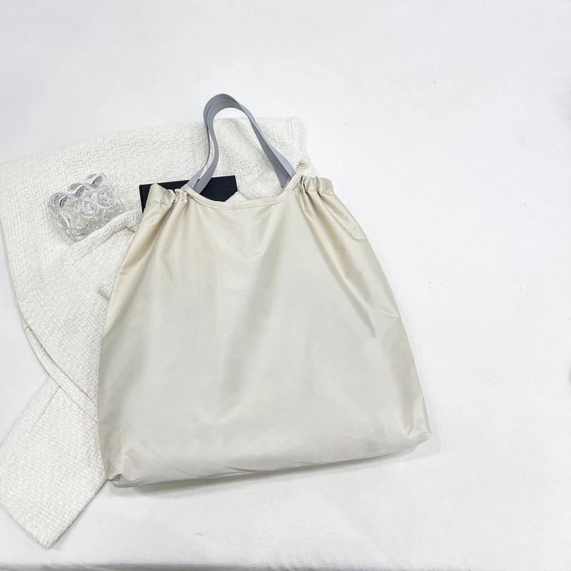 1pcs Foldable Reusable Shopping Bag Large-Capacity Waterproof Grocery Tote Portable Single Shoulder Handheld Bag хакі
1pcs Foldable Reusable Shopping Bag Large-Capacity Waterproof Grocery Tote Portable Single Shoulder Handheld Bag хакі