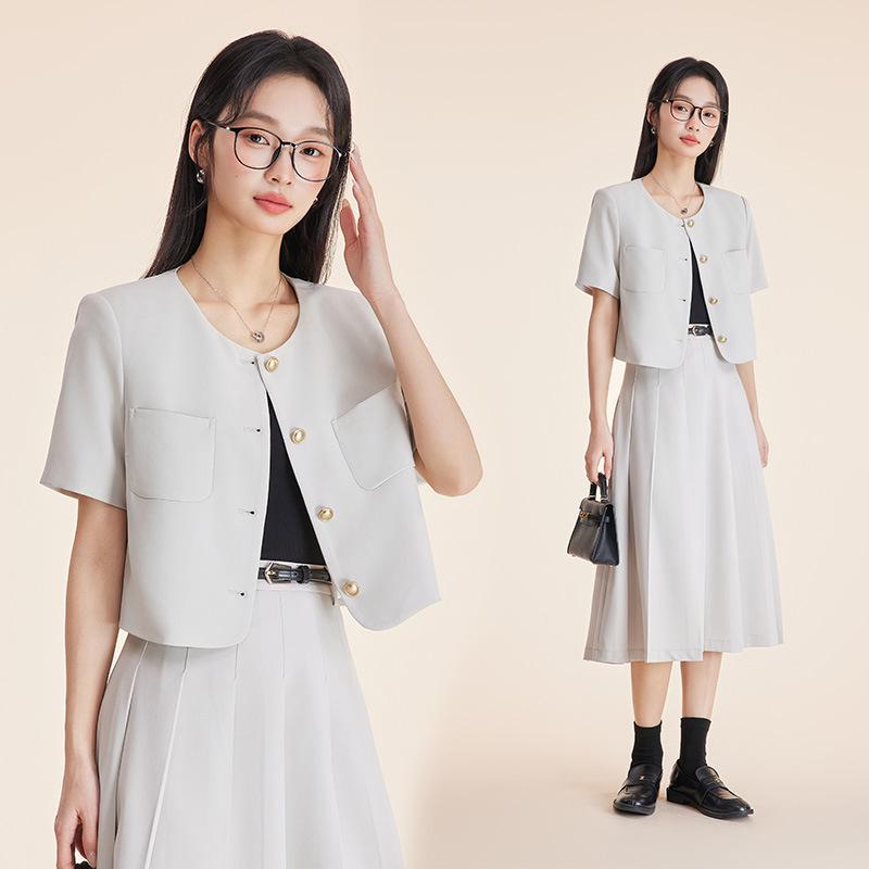 Gray Women s Professional Suit Set for Interviews and Work: Skirt Suit for College Students and Teachers, Spring/Autumn Formal Workwear. XXXL
Gray Women s Professional Suit Set for Interviews and Work: Skirt Suit for College Students and Teachers, Spring/Autumn Formal Workwear. XXXL