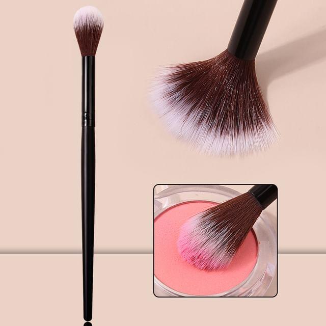 REGENBOOG - Black Nose Shadow Brush Black
REGENBOOG - Black Nose Shadow Brush Black