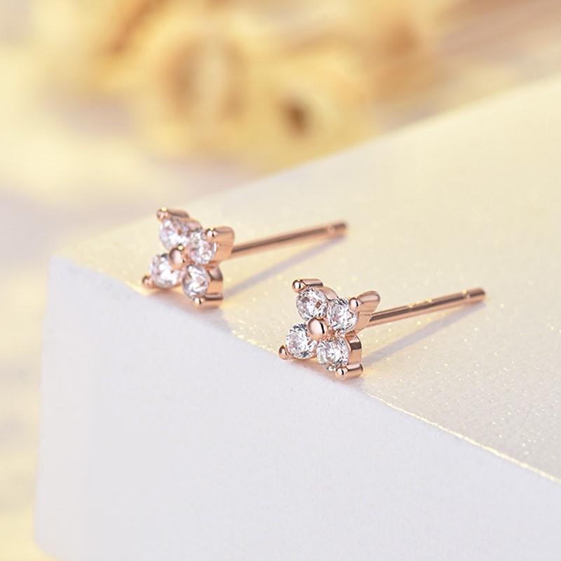 Tiny CZ Flower Stud Earrings Cartilage Piercing Jewelry for Women Girl рожевий колір золота
Tiny CZ Flower Stud Earrings Cartilage Piercing Jewelry for Women Girl рожевий колір золота