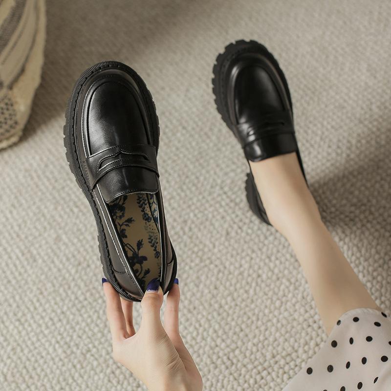 Женская обувь Yuexinwang из натуральной кожи на плоской подошве Huizhou, виноградные мокасины того же цвета, черные весенние новые британские маленькие кожаные туфли 40 чёрный
Женская обувь Yuexinwang из натуральной кожи на плоской подошве Huizhou, виноградные мокасины того же цвета, черные весенние новые британские маленькие кожаные туфли 40 чёрный