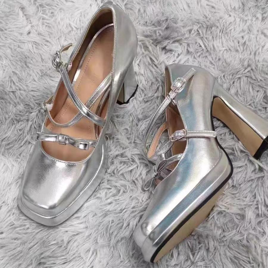 2025 autumn and winter new French retro Mary Jane shoes thick heel high heel light mouth silver super super beautiful light mouth single shoes 35
2025 autumn and winter new French retro Mary Jane shoes thick heel high heel light mouth silver super super beautiful light mouth single shoes 35