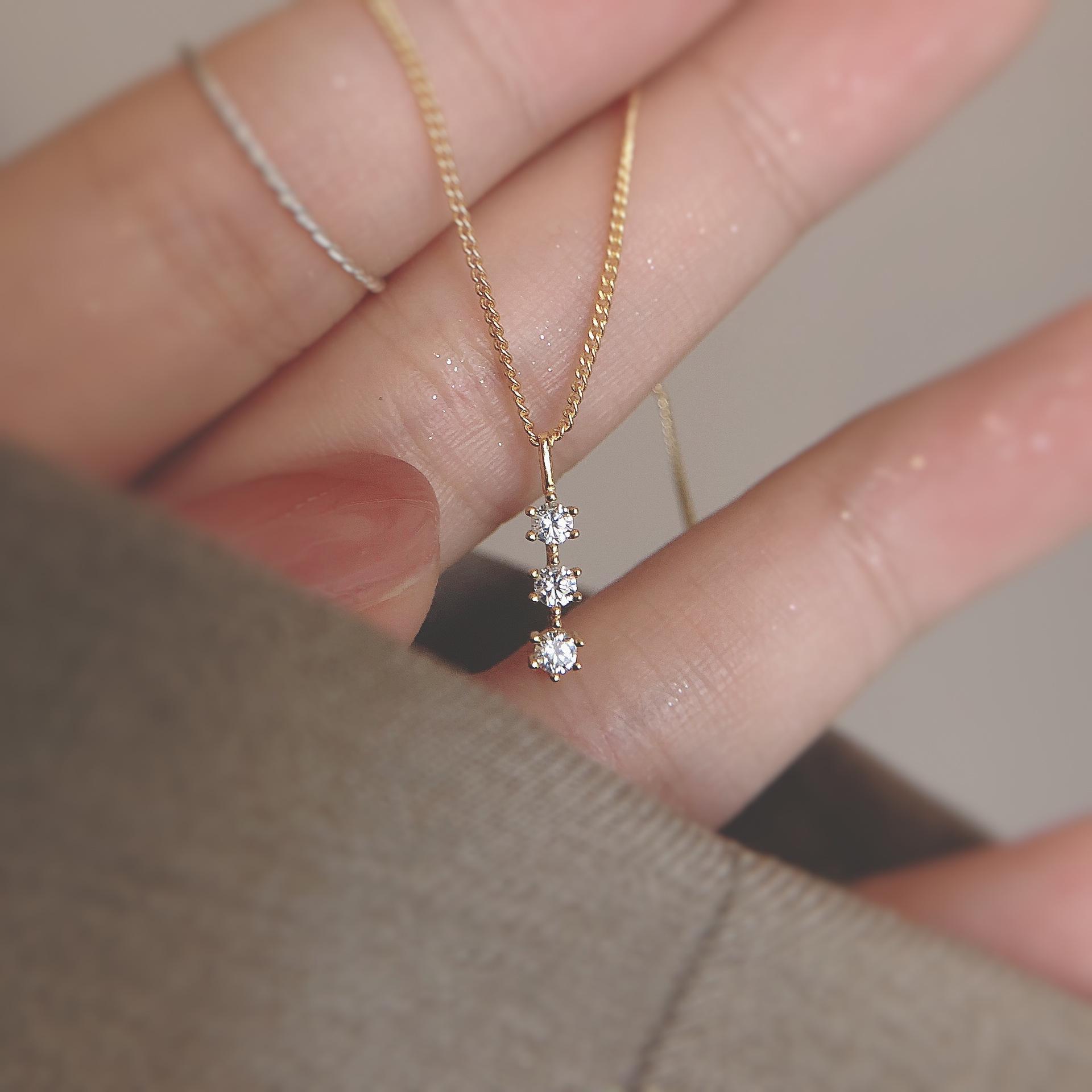 Gold-Plated S925 Sterling Silver Women s Clavicle Pendant Necklace - Fashion Niche Design 925 Silver
Gold-Plated S925 Sterling Silver Women s Clavicle Pendant Necklace - Fashion Niche Design 925 Silver