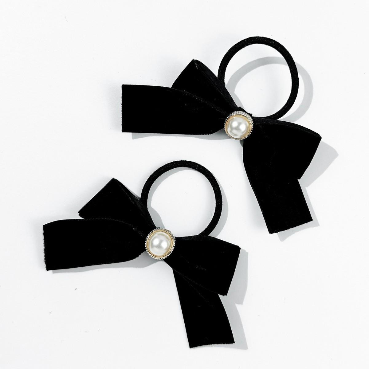 Резинка-бантик из южнокорейского жемчужного бархата - милый ретро-аксессуар для двойного конского хвоста
Резинка-бантик из южнокорейского жемчужного бархата - милый ретро-аксессуар для двойного конского хвоста
