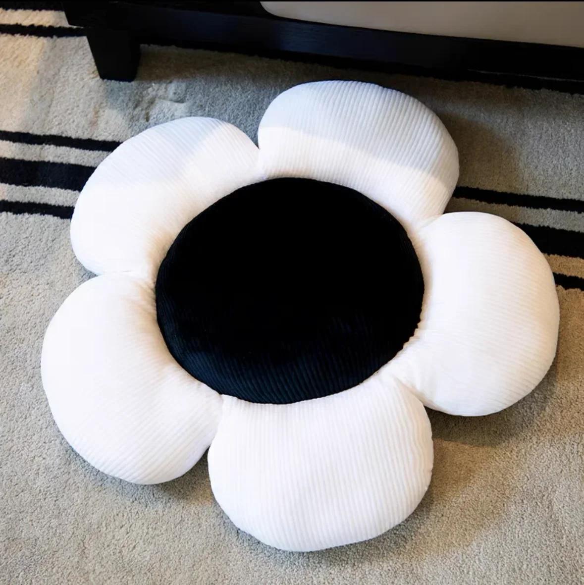 45x45cm Daisy Flower Pillow Soft Plush Cushion Daisy Shaped Loveliness Comfortable Decorative Cushion Throw Pillow
45x45cm Daisy Flower Pillow Soft Plush Cushion Daisy Shaped Loveliness Comfortable Decorative Cushion Throw Pillow