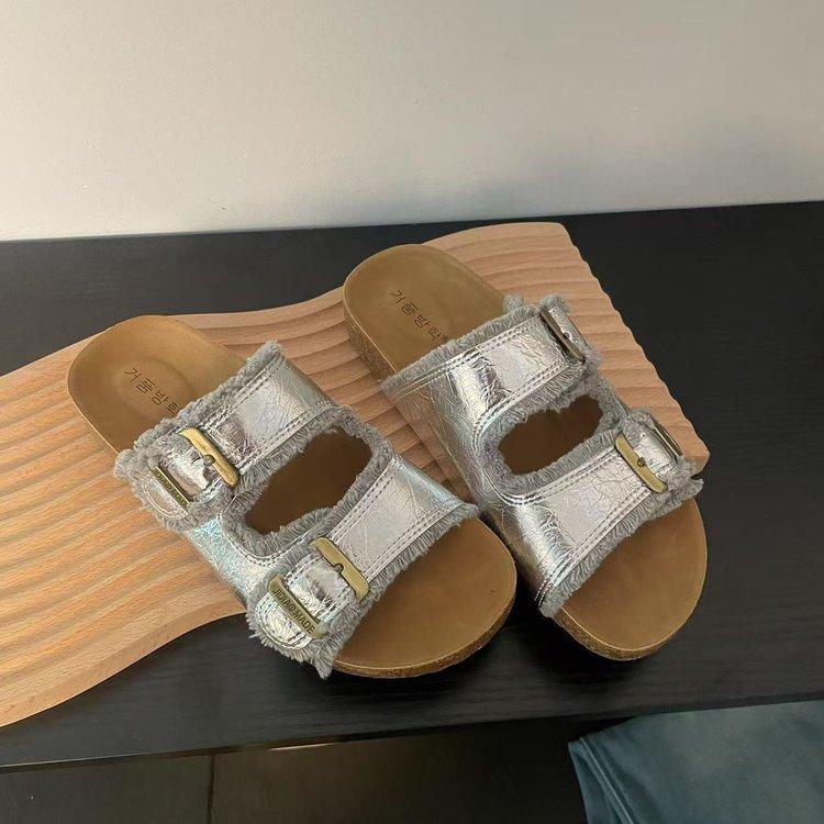 Retro thick-bottomed cool slippers for women s summer wear 2025 new muffin bottom fashion and high-end sense versatile Boken one-word drag 40 серебряный
Retro thick-bottomed cool slippers for women s summer wear 2025 new muffin bottom fashion and high-end sense versatile Boken one-word drag 40 серебряный