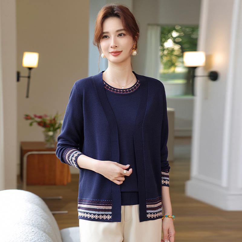 Chic Spring & Autumn Korean Knit Sweater Coat Set for Middle-Aged & Elderly Women 110 темно-синього кольору
Chic Spring & Autumn Korean Knit Sweater Coat Set for Middle-Aged & Elderly Women 110 темно-синього кольору