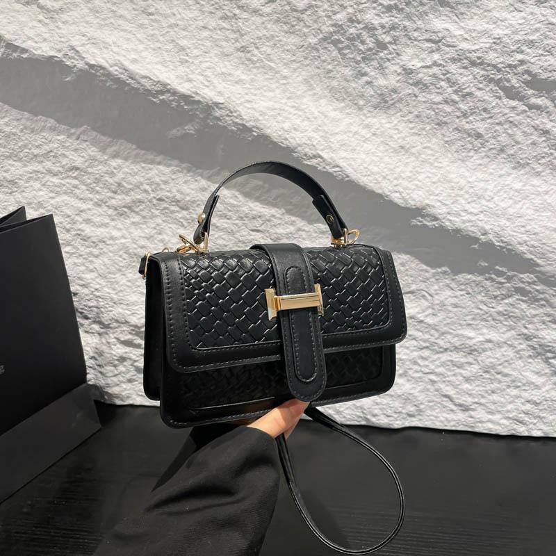 Корейская версия ins ветер узор крокодила ретро контрастный цвет маленькая квадратная сумка женская простая популярная цепочка текстура премиум сумка-мессенджер чёрный
Корейская версия ins ветер узор крокодила ретро контрастный цвет маленькая квадратная сумка женская простая популярная цепочка текстура премиум сумка-мессенджер чёрный