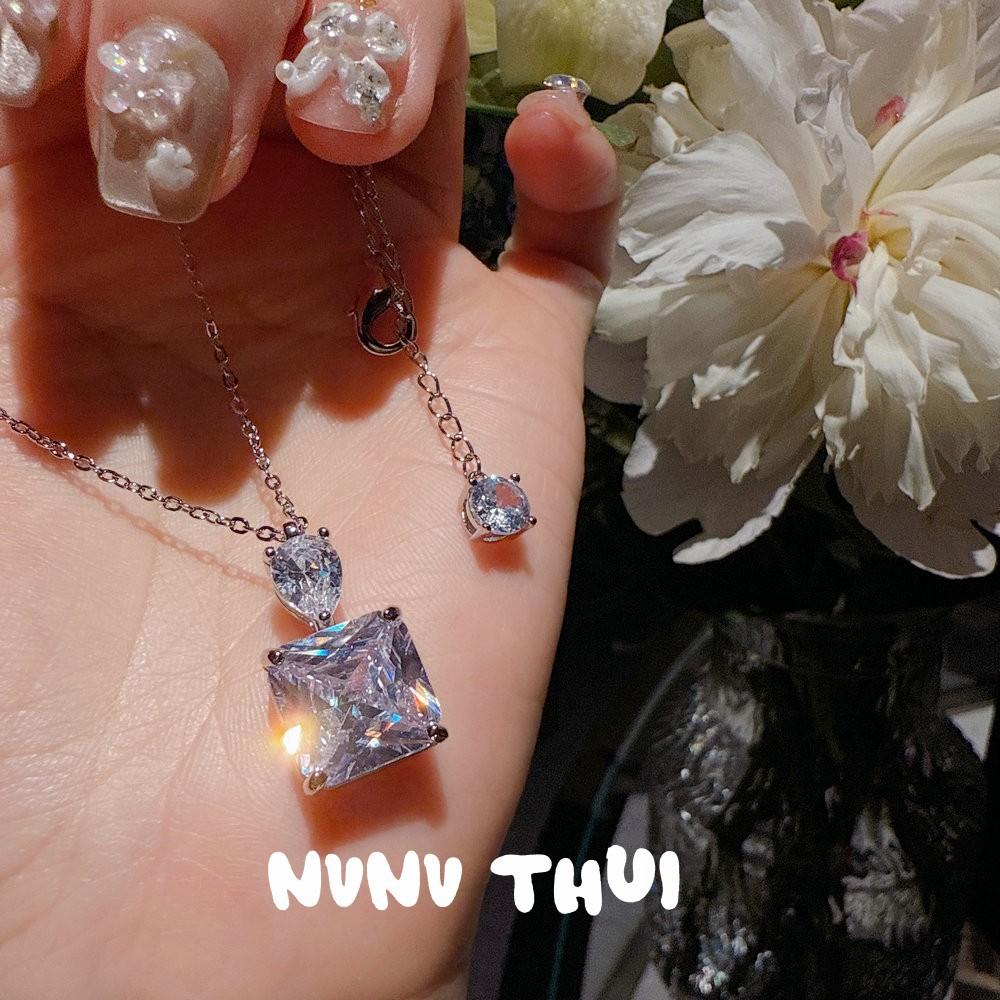 Flower Silk Color, Fog Ji Gray Pearl Small Waist Crystal Flower God Bracelet, Light Luxury High-End, Laser Zircon Bracelet.
Flower Silk Color, Fog Ji Gray Pearl Small Waist Crystal Flower God Bracelet, Light Luxury High-End, Laser Zircon Bracelet.