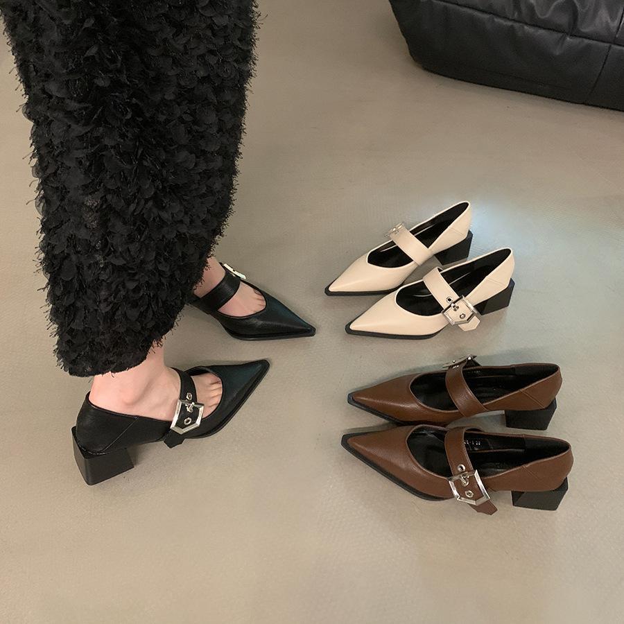 Retro pointed Mary Jane small leather shoes for women s England, autumn and winter 2025, new Korean version of thick heel loafer single shoes 40 коричневий
Retro pointed Mary Jane small leather shoes for women s England, autumn and winter 2025, new Korean version of thick heel loafer single shoes 40 коричневий