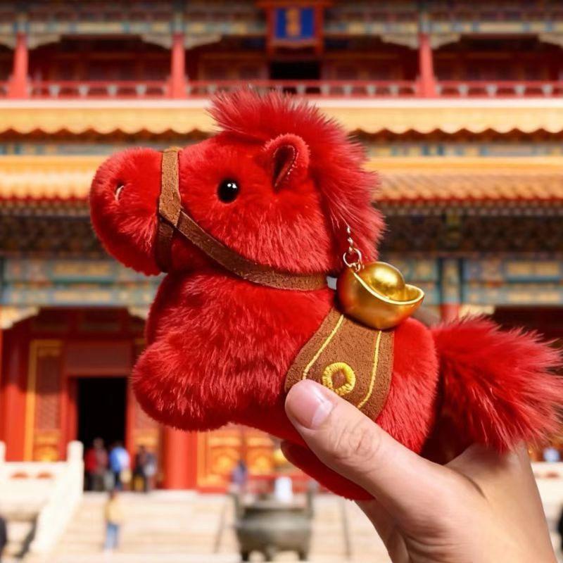 The new Dun Dun horse will be rich soon, plush keychain pendant, mascot doll, desktop pony ornament, cute. 12cm
The new Dun Dun horse will be rich soon, plush keychain pendant, mascot doll, desktop pony ornament, cute. 12cm