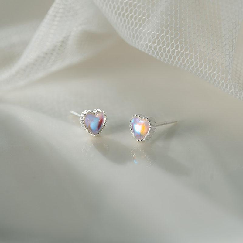 New 925 Sterling Silver Simple Moonlight Stone Love Heart Stud Earrings for Women Gift Trendy Elegant Wedding Bride Fine Jewelry
New 925 Sterling Silver Simple Moonlight Stone Love Heart Stud Earrings for Women Gift Trendy Elegant Wedding Bride Fine Jewelry