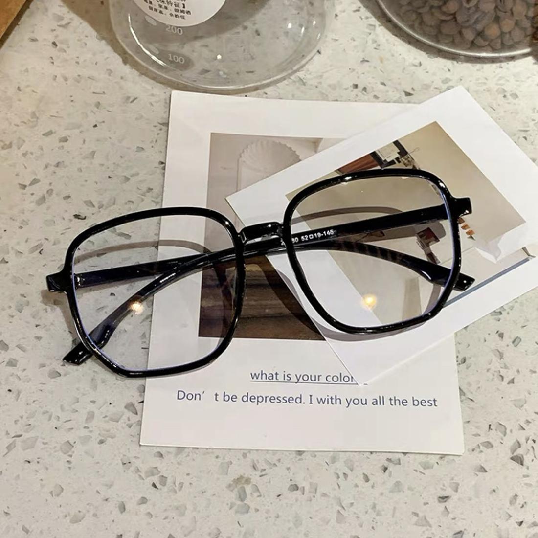Модные классические очки с защитой от синего света, большие квадратные прозрачные простые очки, компьютерные очки для женщин
Модные классические очки с защитой от синего света, большие квадратные прозрачные простые очки, компьютерные очки для женщин