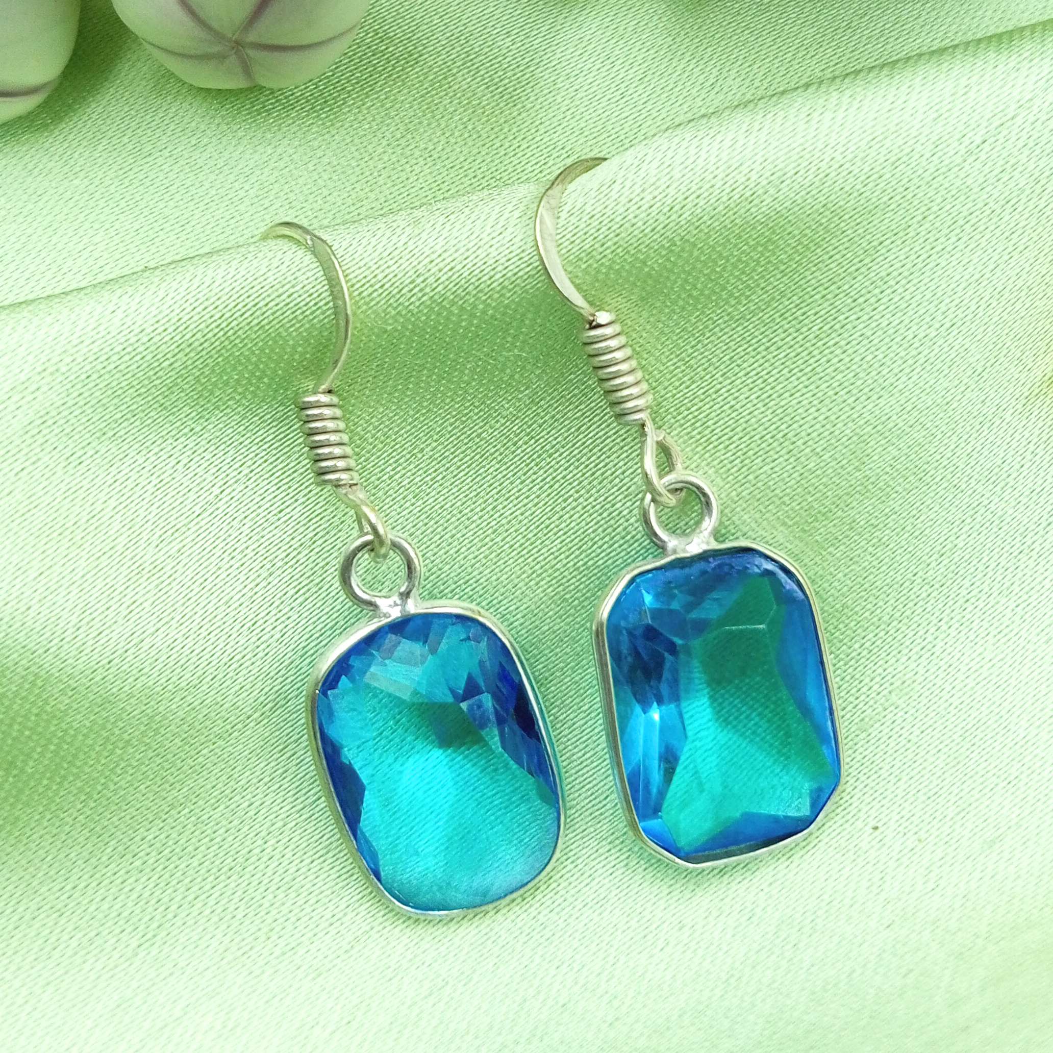 London Blue Topaz Gemstone 925 Sterling Silver Plated Hook Женские серьги Ювелирные изделия WHE-E20
London Blue Topaz Gemstone 925 Sterling Silver Plated Hook Женские серьги Ювелирные изделия WHE-E20