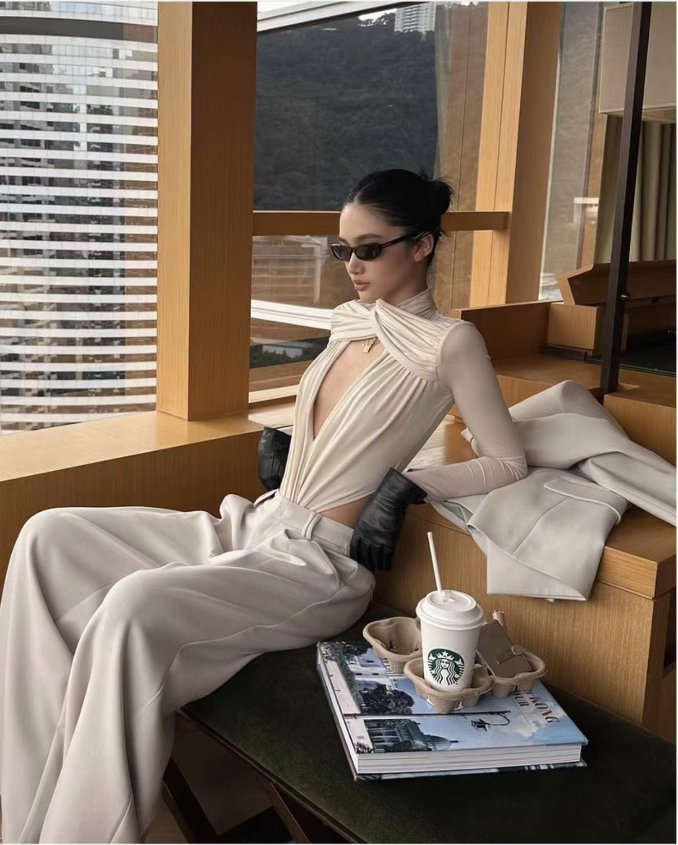 Misty Trap Apricot Deep V Cross Neck Women s Slim Fit Jumpsuit Small
Misty Trap Apricot Deep V Cross Neck Women s Slim Fit Jumpsuit Small