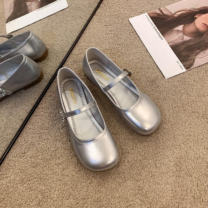 French evening breeze round head shallow mouth single shoes women s flat bottom 2025 spring Korean version gentle fairy Mary Jane small leather shoes 35 серебряный
French evening breeze round head shallow mouth single shoes women s flat bottom 2025 spring Korean version gentle fairy Mary Jane small leather shoes 35 серебряный
