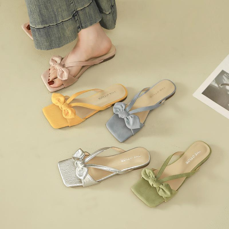2025 wind slippers women s summer wear silver gentle new skirt thick heel sandals are beautiful with cool 35 жовтий
2025 wind slippers women s summer wear silver gentle new skirt thick heel sandals are beautiful with cool 35 жовтий