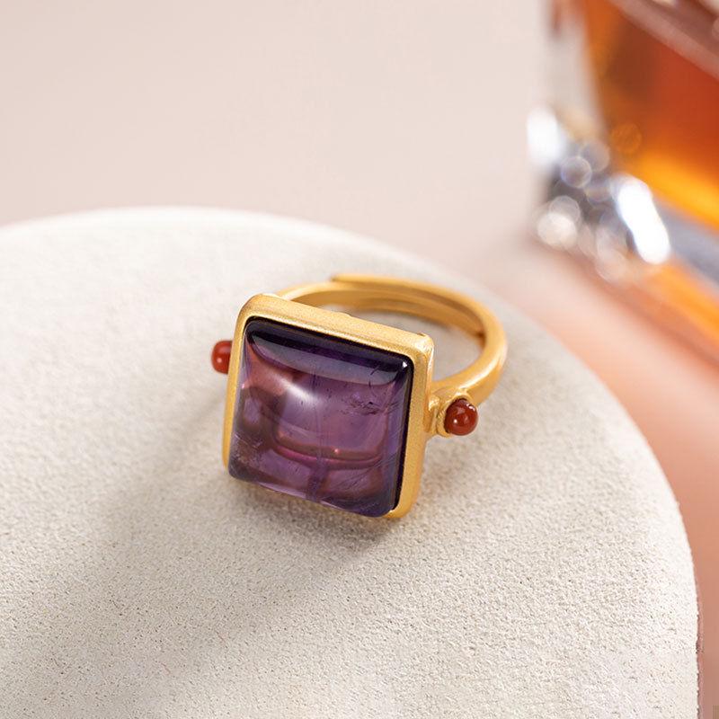 Винтажное кольцо квадратной формы из нефрита Хэтянь в китайском стиле с фиолетовым цирконом Adjustable
Винтажное кольцо квадратной формы из нефрита Хэтянь в китайском стиле с фиолетовым цирконом Adjustable