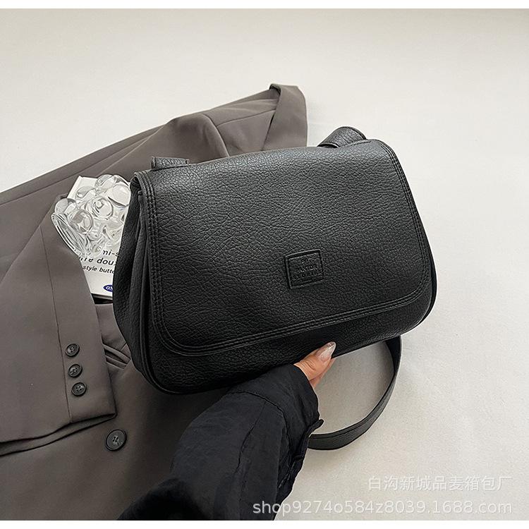 Vintage fashion bag women s 2025 new early autumn tide crossbody saddle bag commuting to work shoulder casual women s bag чорний
Vintage fashion bag women s 2025 new early autumn tide crossbody saddle bag commuting to work shoulder casual women s bag чорний