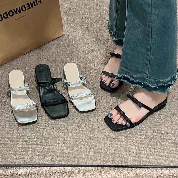 Fairy wind sandals wear women s shoes in spring and summer 2024 new thick heel square head silver bow word sandals 42
Fairy wind sandals wear women s shoes in spring and summer 2024 new thick heel square head silver bow word sandals 42