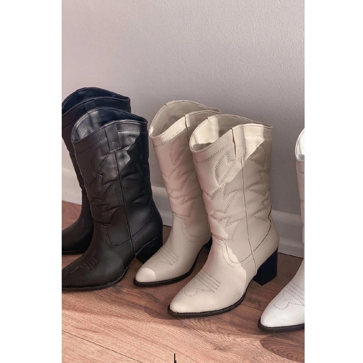 Женские матовые ковбойские сапоги из искусственной кожи на каблуке, винтажная модель, новый сезон, сделано в Турции, с подробной вышивкой 36 пшеничный
Женские матовые ковбойские сапоги из искусственной кожи на каблуке, винтажная модель, новый сезон, сделано в Турции, с подробной вышивкой 36 пшеничный